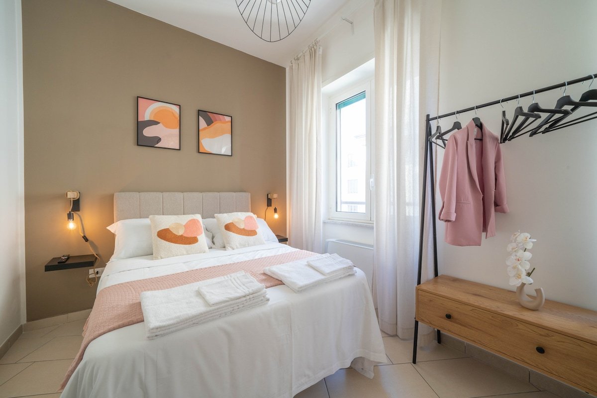 Very central, large and elegant apartment. gallery image 4