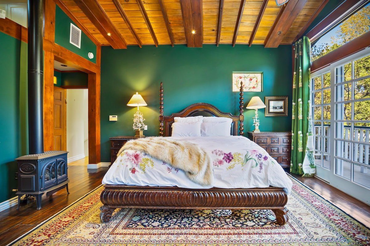 Private Malibu Cottage, Heated Pool, Sauna, Gym gallery image 3