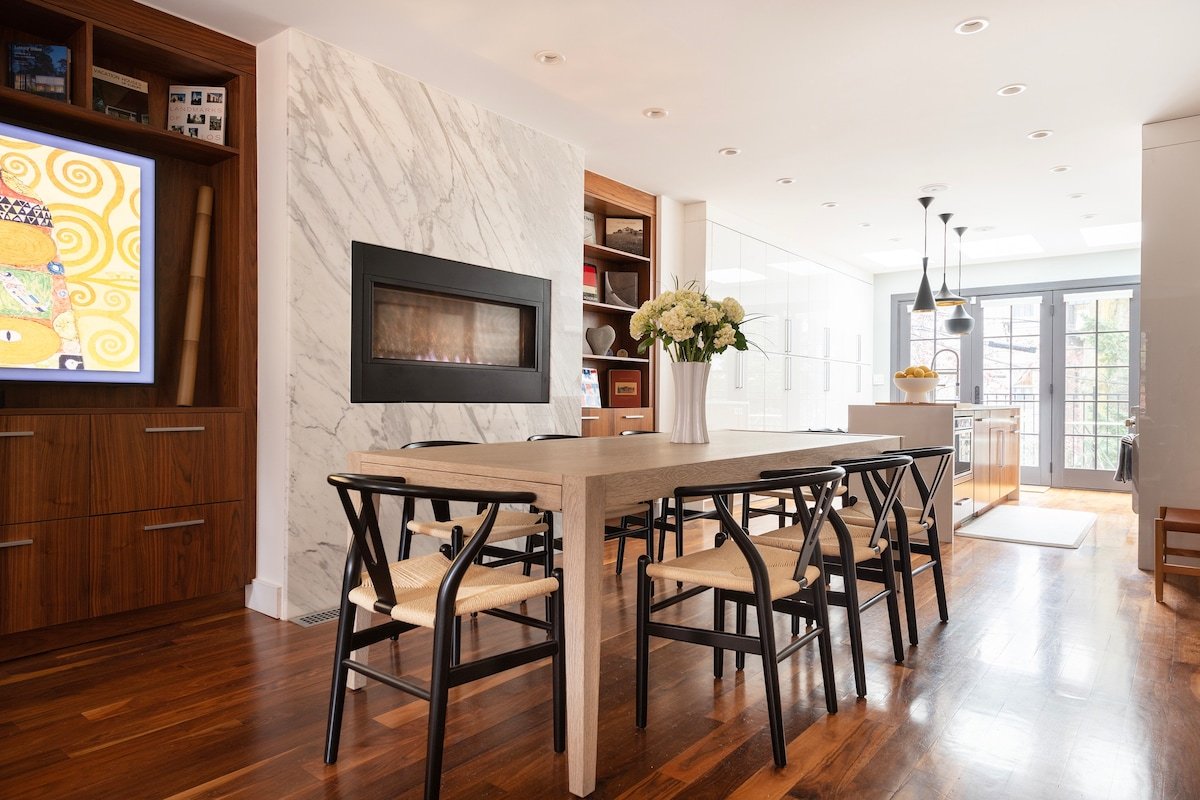 Luxurious & Spacious Townhome gallery image 4