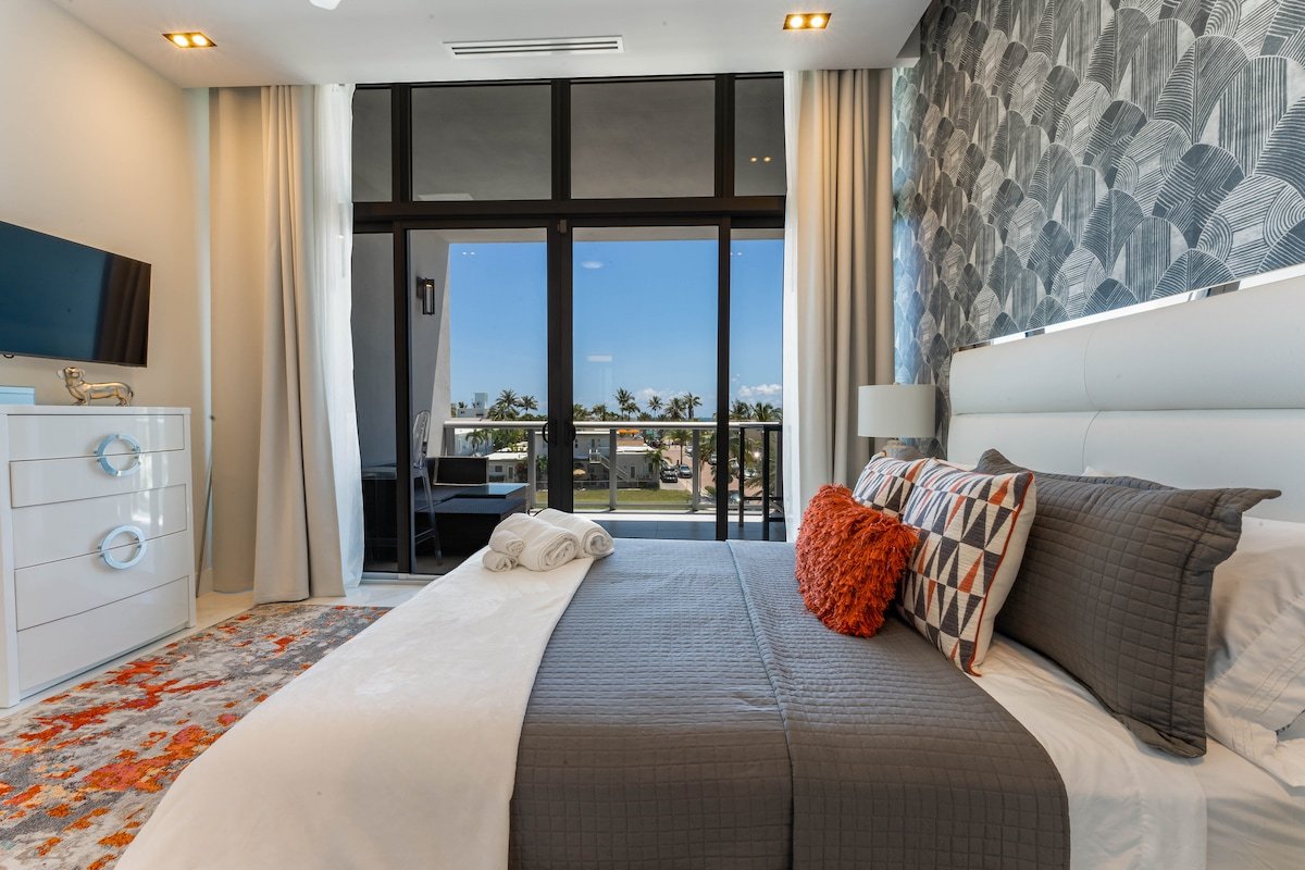 Luxury Private Condo W/ Jacuzzi and Ocean View! gallery image 3