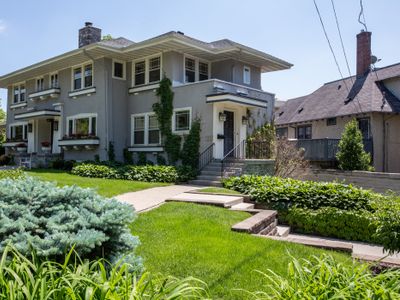 Grand Home near Lakes, DT, Conv. Ctr., Stadiums