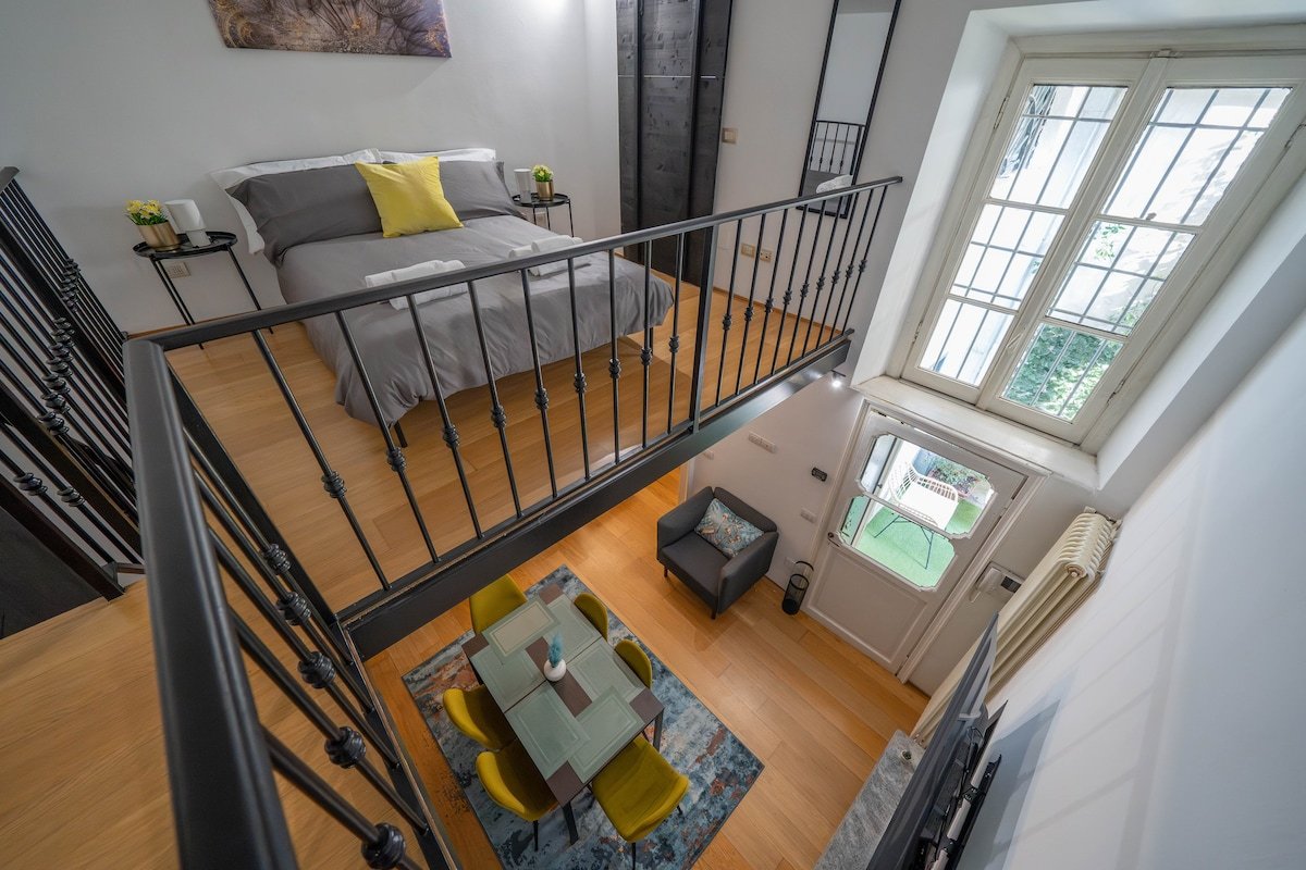 Loft in Cathedral Center- 3 rooms -private garden gallery image 4