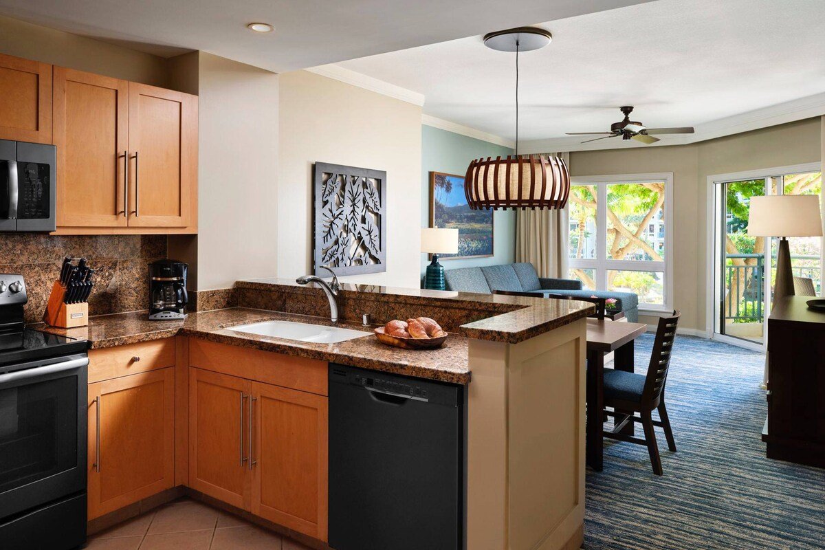 Upscale Ocean View Condo -Westin Kaanapali South! gallery image 4