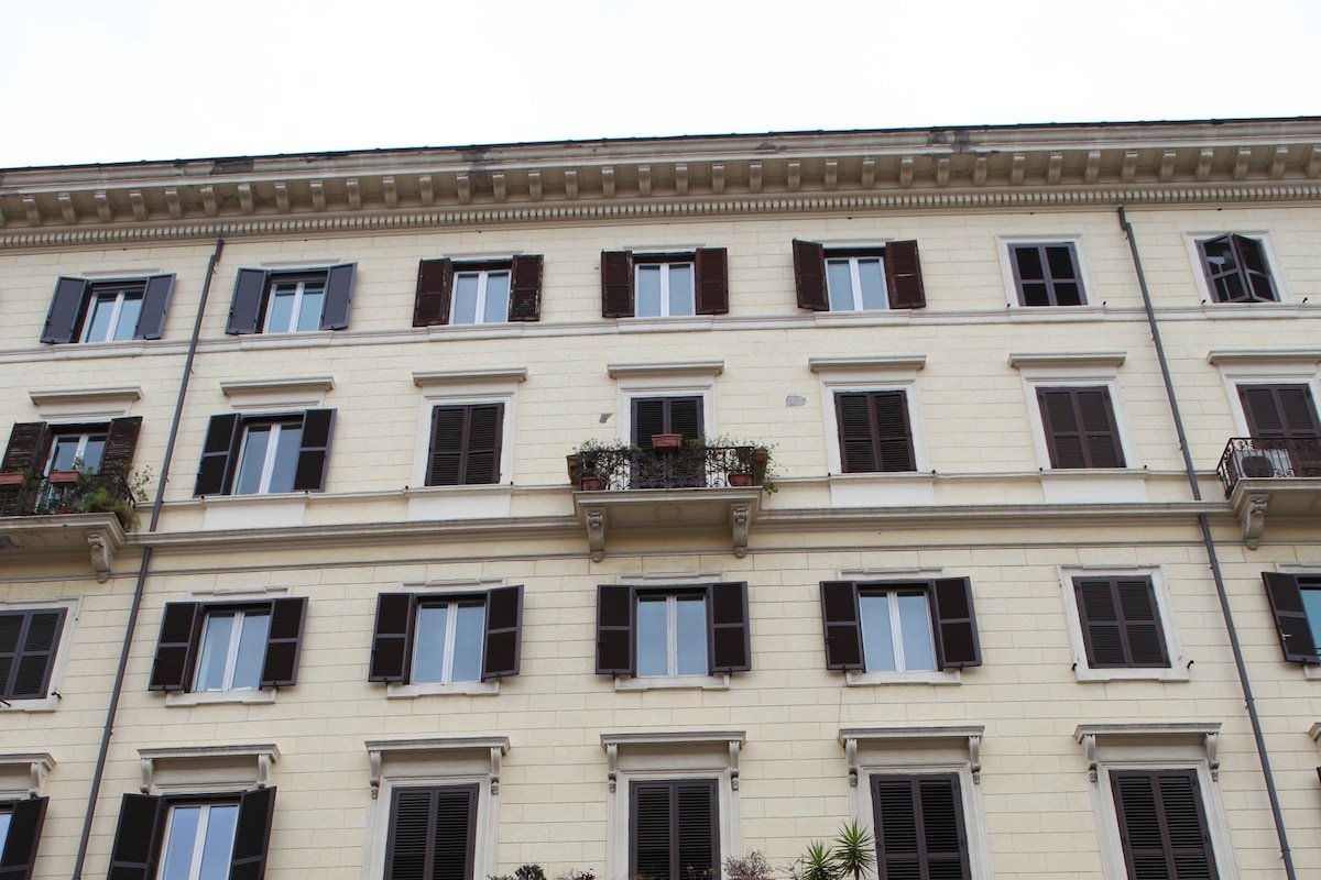 Enjoy apartment luxury in Rome gallery image 5