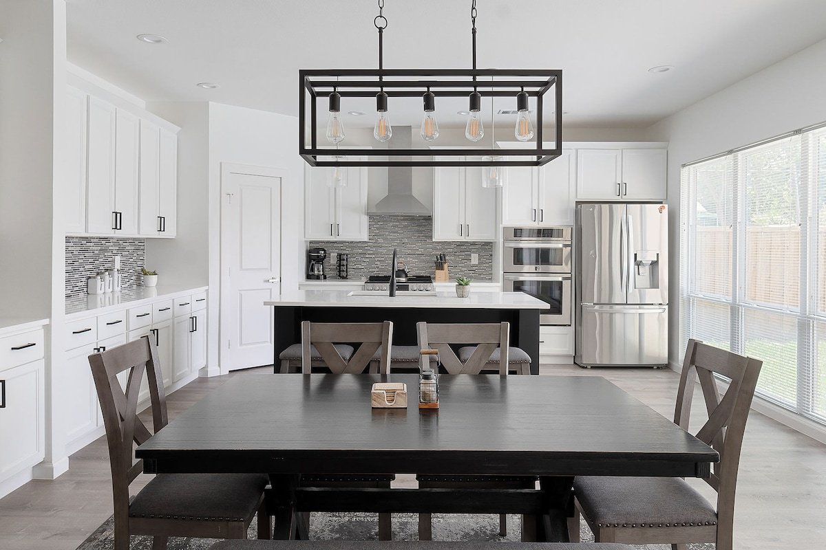 Family Retreat Heated Pool & Hot Tub Near Downtown gallery image 3