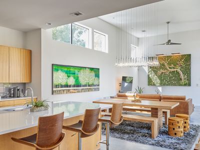 1M to Zilker & Barton Springs ~ Hot Tub ~ 4BR/4BA