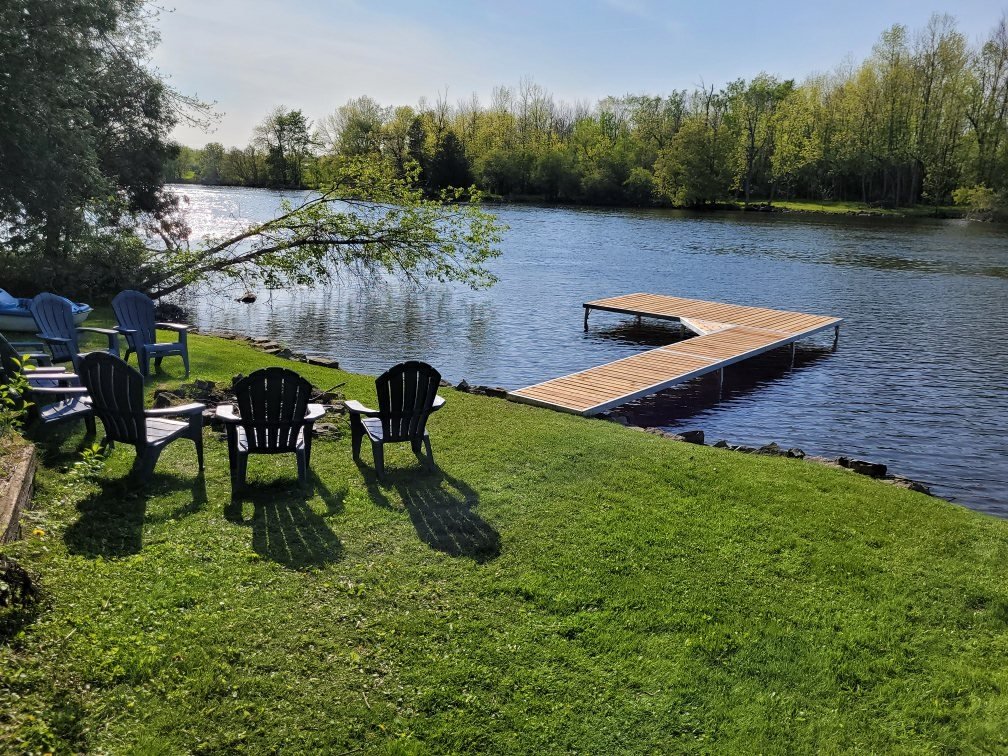 Luxurious waterfront 5-bedroom with pool and spa