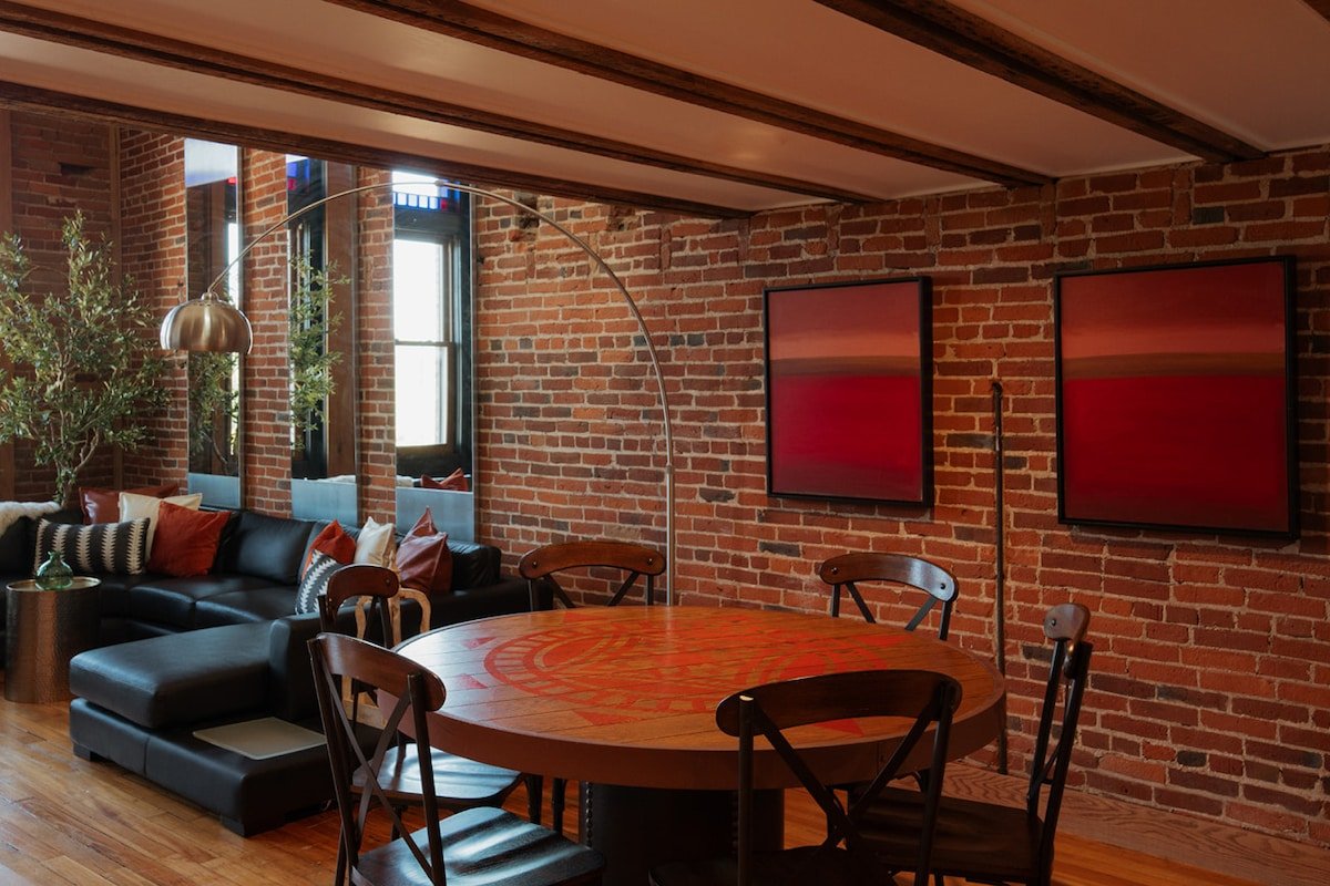 Lumberjack Inn DT-on Main St. with a rooftop deck gallery image 4