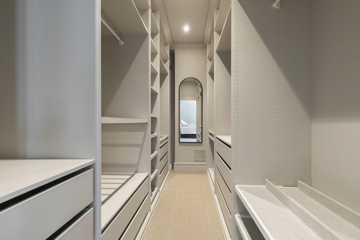 Luxury 6 Bedroom Period Home with Sauna and Gym gallery image 4