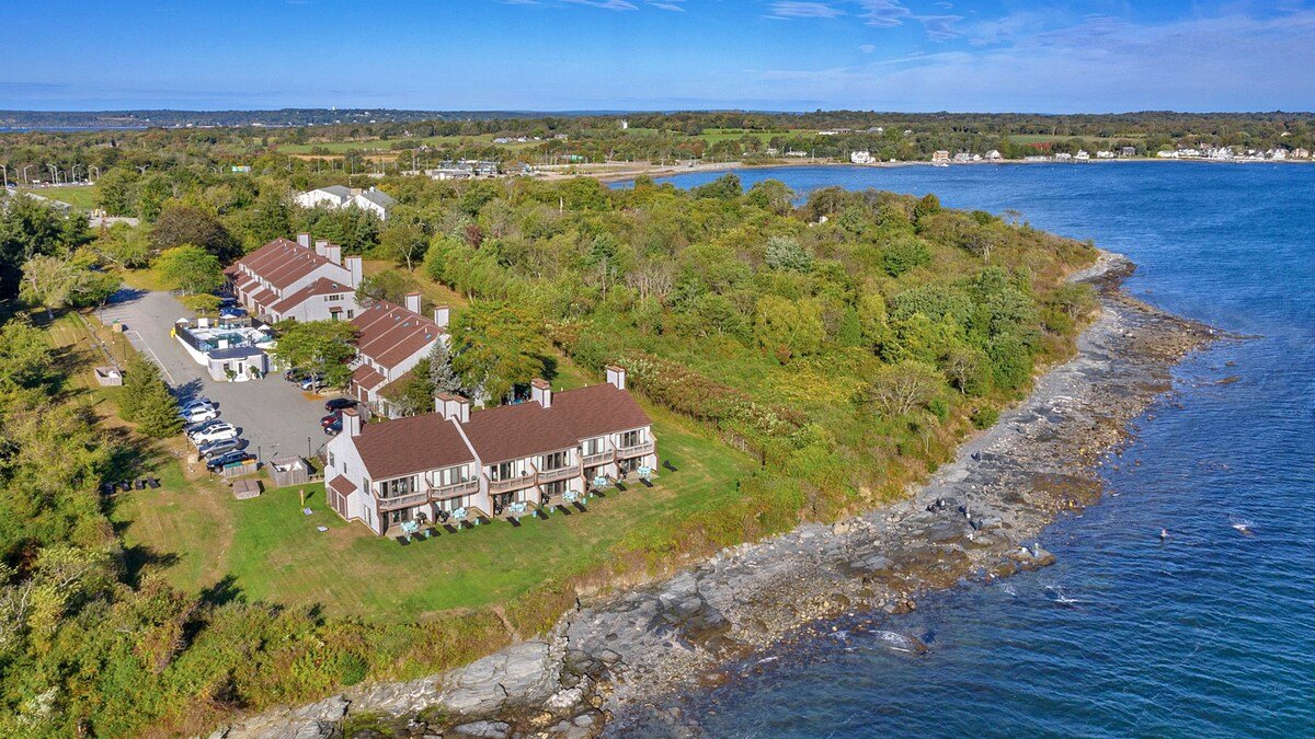 Ocean Front Townhome, Narragansett Bay gallery image 4