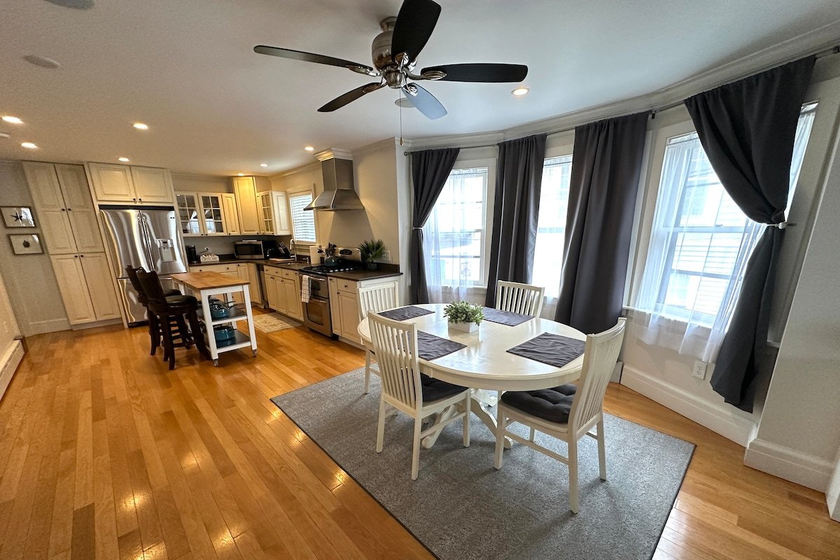 Bright and Open 2 Bed 1 Bath Apt. off Broadway gallery image 5