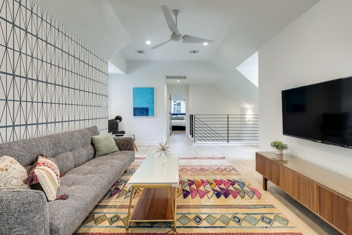 Bachelorette Fave w Pool – 2 Miles to Downtown ATX gallery image 5