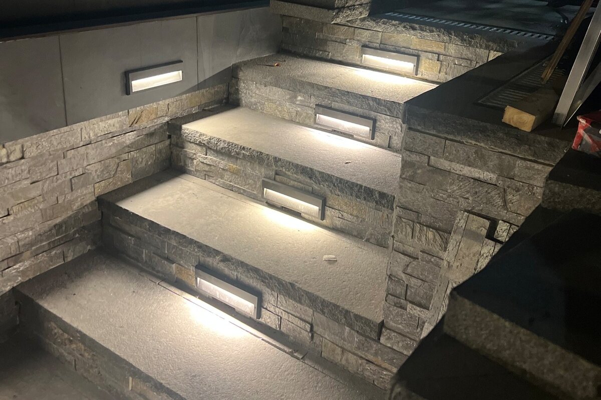 3 Freshly Renovated Flats 1 House! gallery image 2