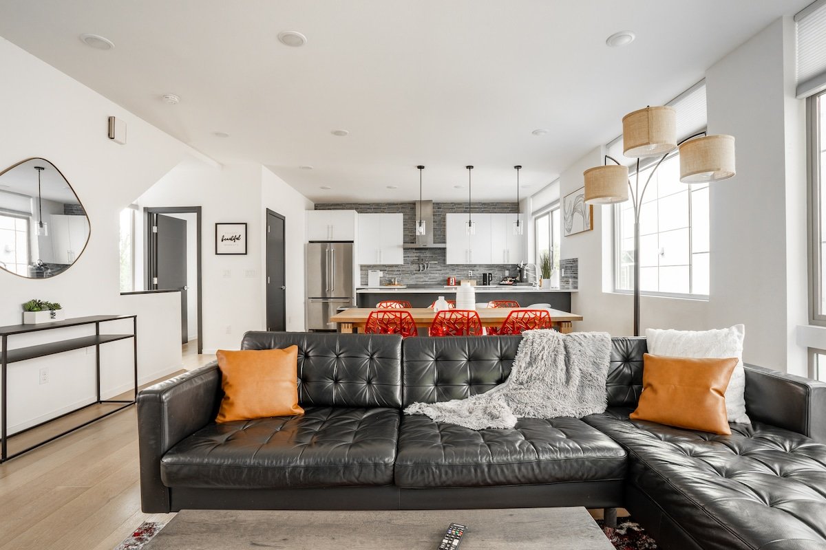 Chic Seattle 4BR | Rooftop Deck+Prime City Access gallery image 2