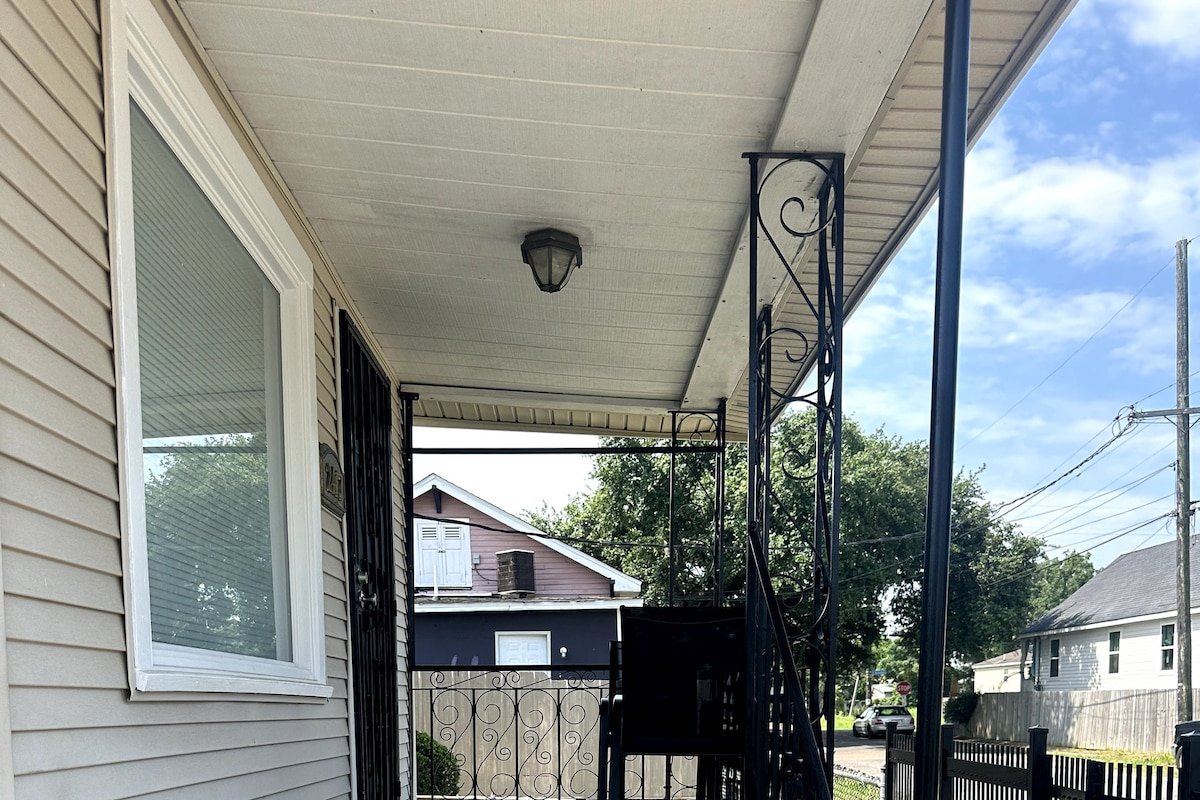 Luxury Style 4-bedrooms and 2 bathrooms gallery image 3