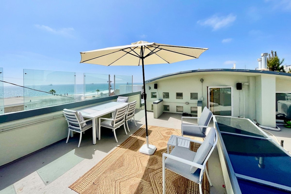 Dream Manhattan Beach House Steps from the Sand gallery image 2