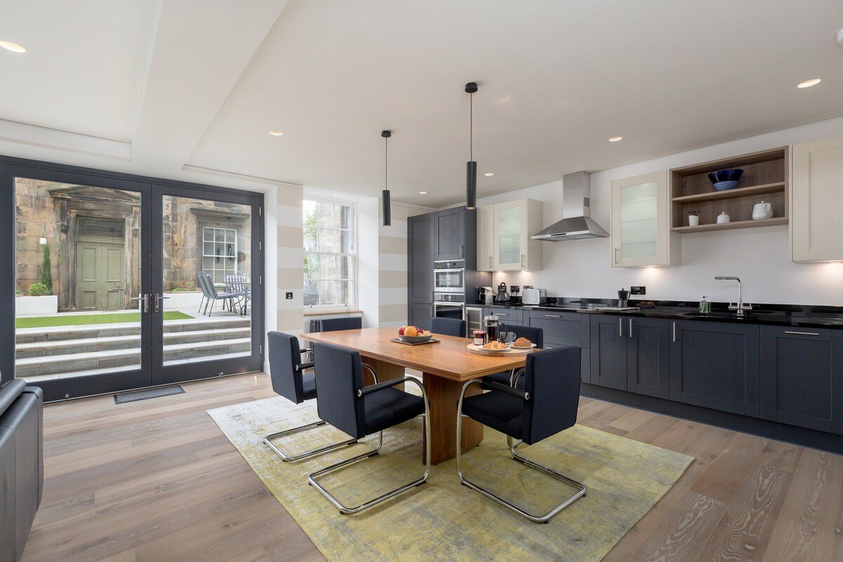 Stunning, 2 bed Garden Flat in the New Town gallery image 4