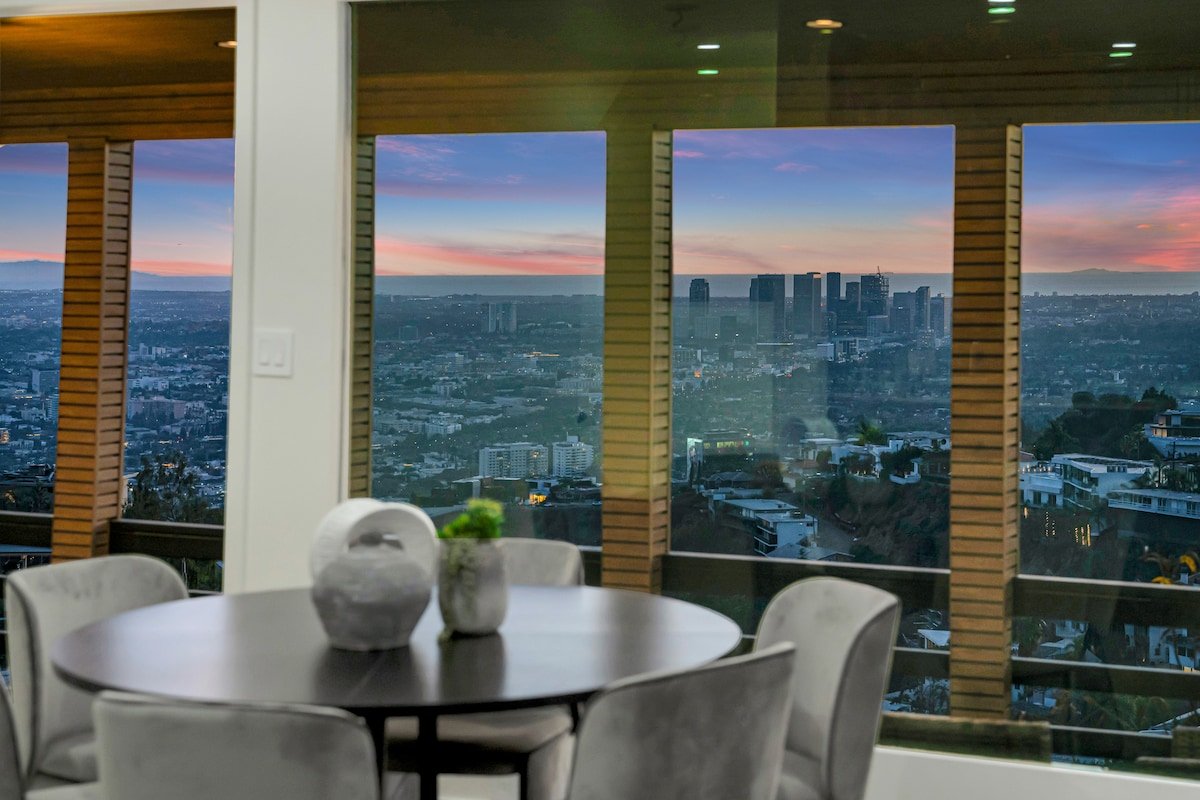 Modern Villa On Sunset Plaza gallery image 4