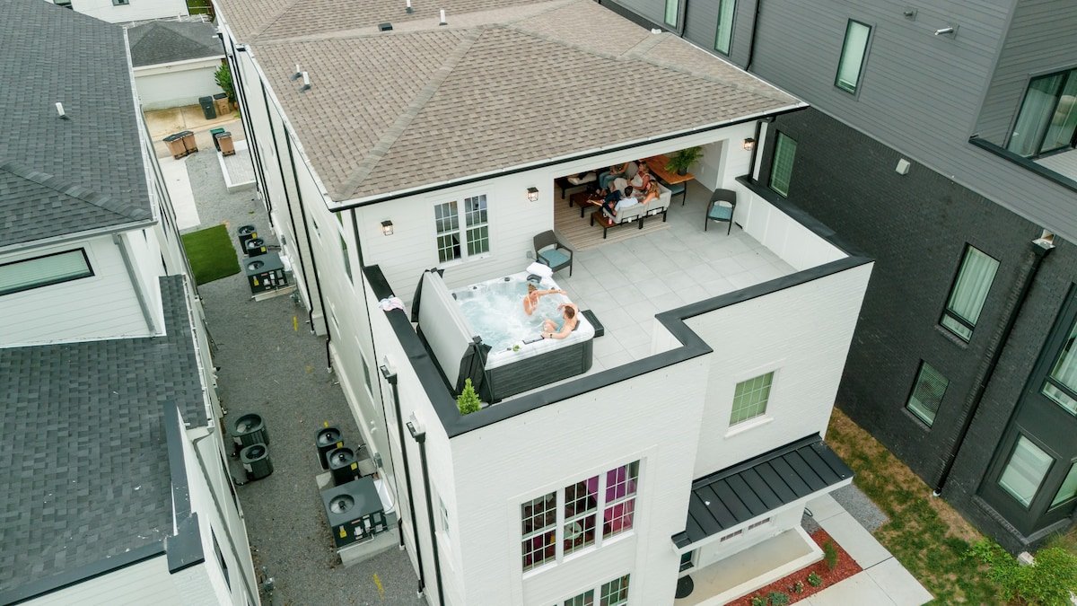 Peacock’s Perch | Rooftop gallery image 3