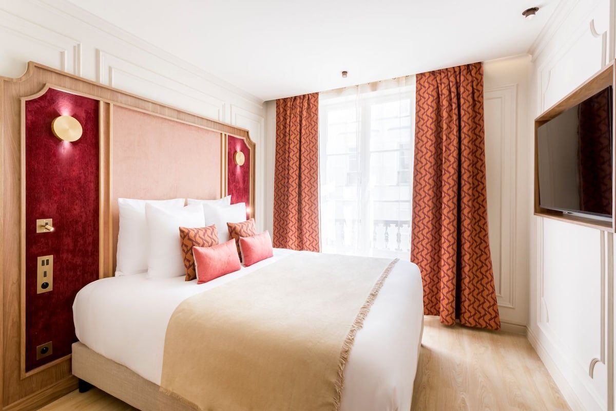 Merveil – Signature Suite – Marais – Archives II gallery image 5