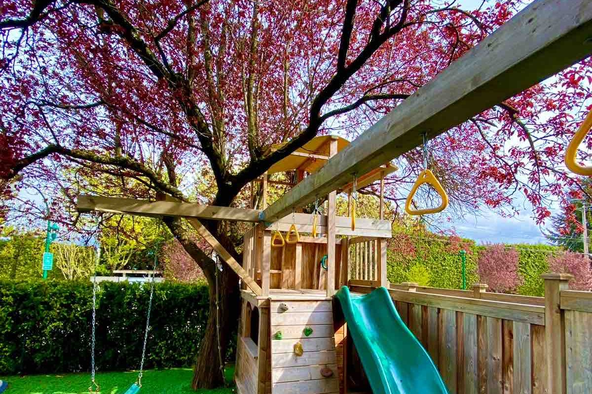 Steps to Ocean in Kitsilano gallery image 3