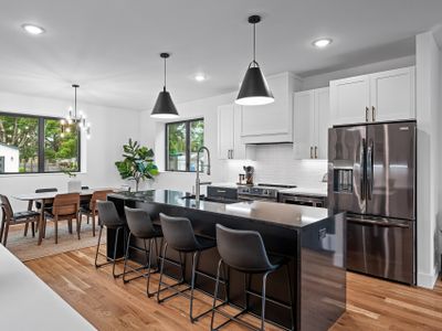 “MODERN MARVEL”- 2 KINGS, 2 QUEENS, 2 TWINS, 4 TVs