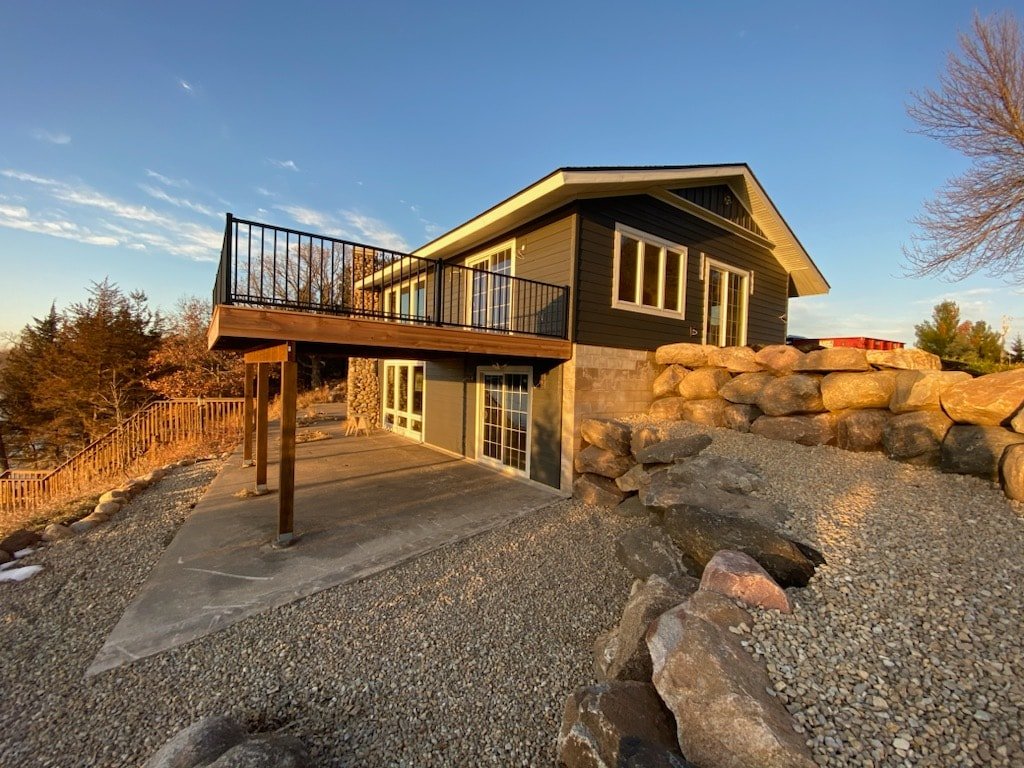 Stunning Lake Home! 7 Beds. 4 Bathrooms. 3 Acres! gallery image 3