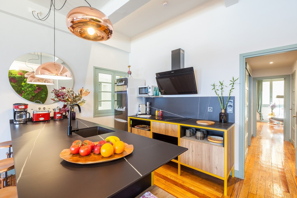 Radiant Waterfront Terrace. Zurriola Beach. gallery image 5