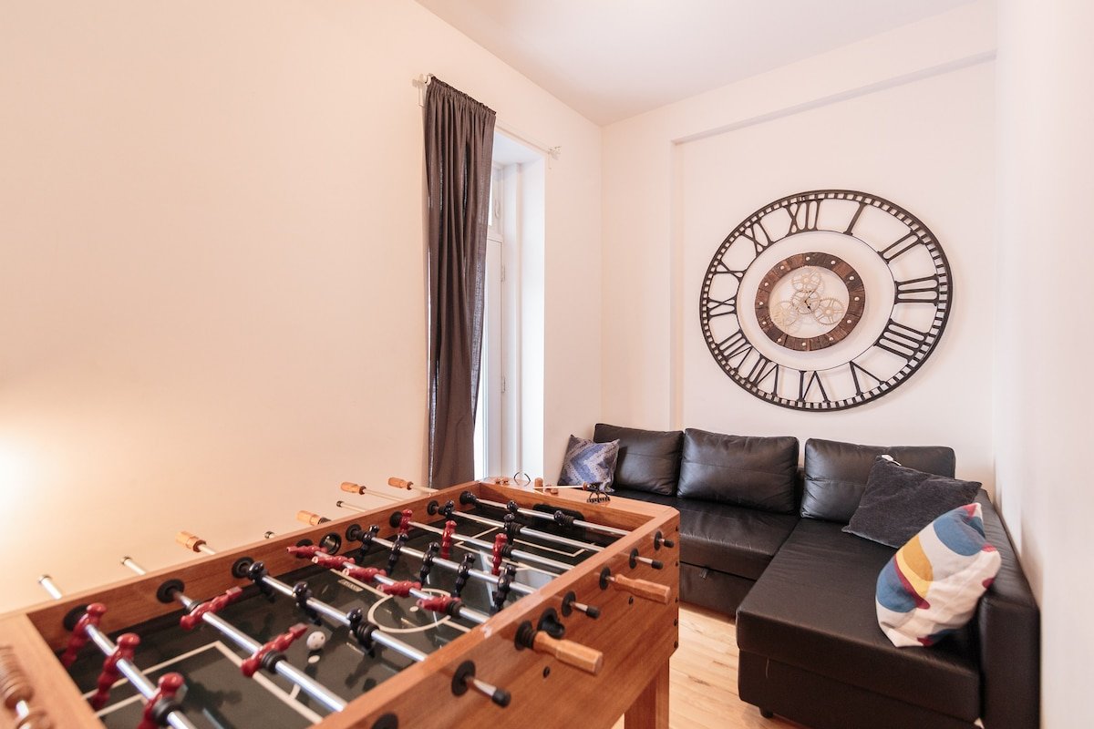 2BDR Downtown w/ Parking gallery image 3