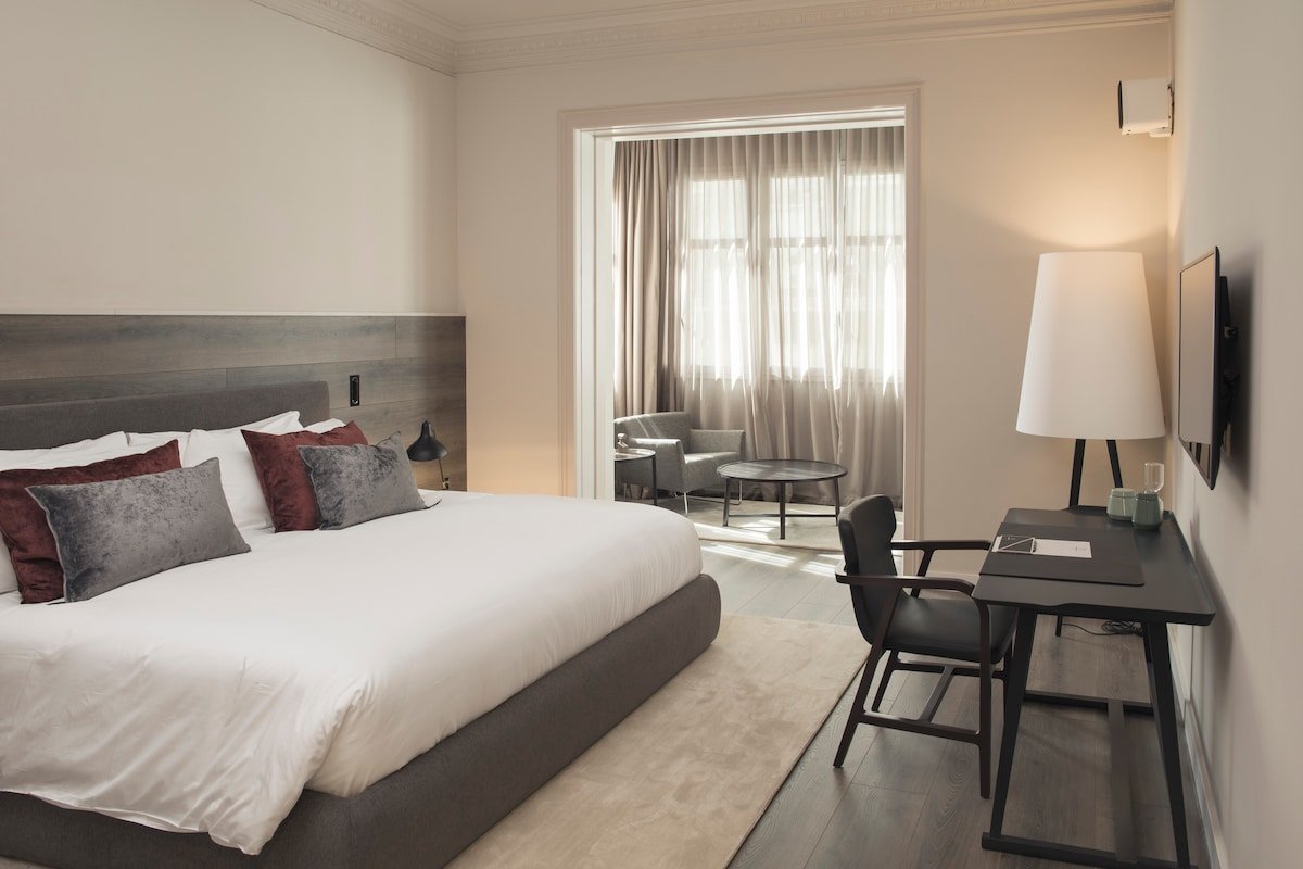 Luxury 4-bedroom 3-bathroom, rooftop pool gallery image 3