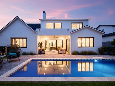 Breeze- Pool- Walk 2 Restaurants- Mins 2 Old Town!