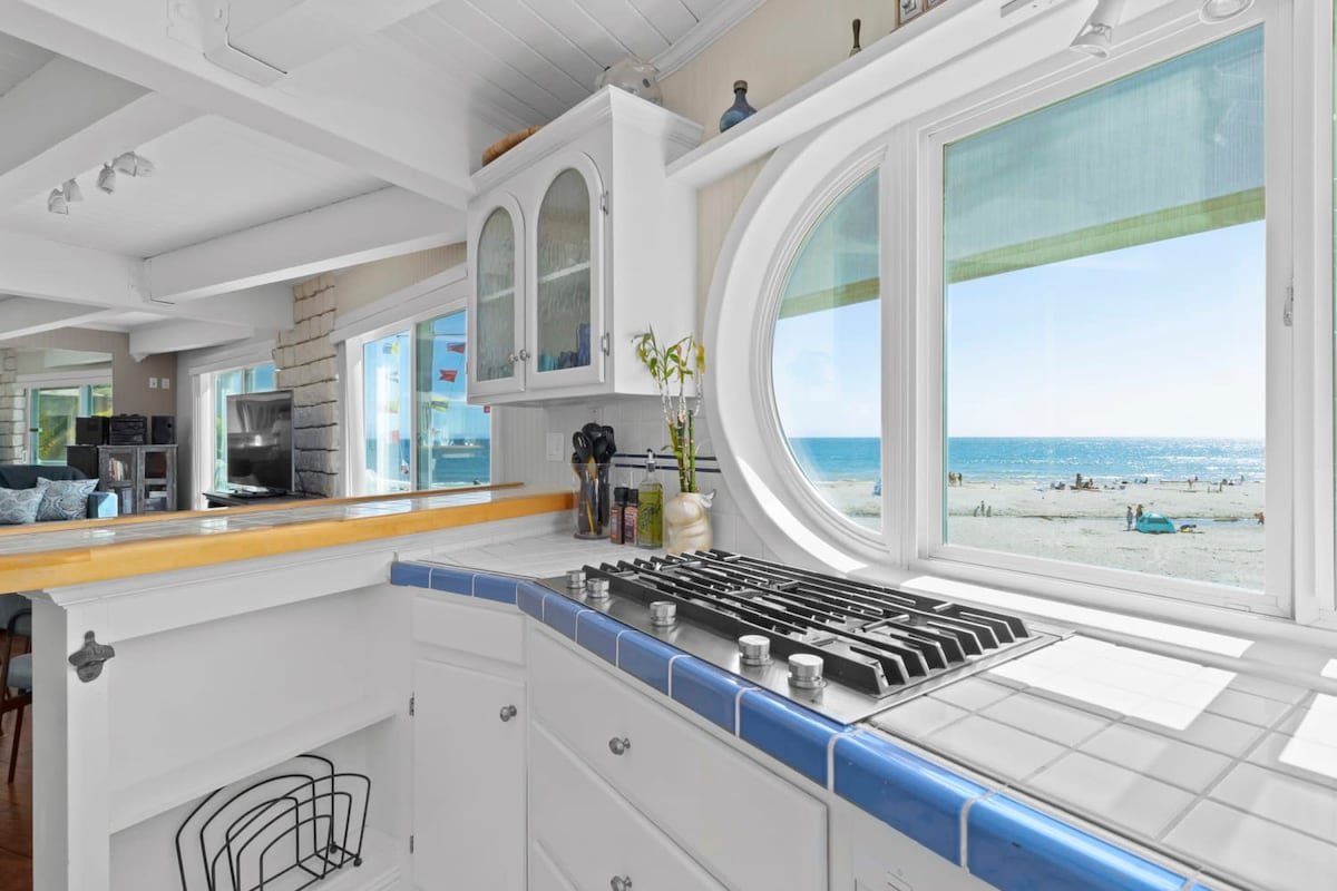 Rio Del Mar Boathouse – steps from the beach gallery image 5