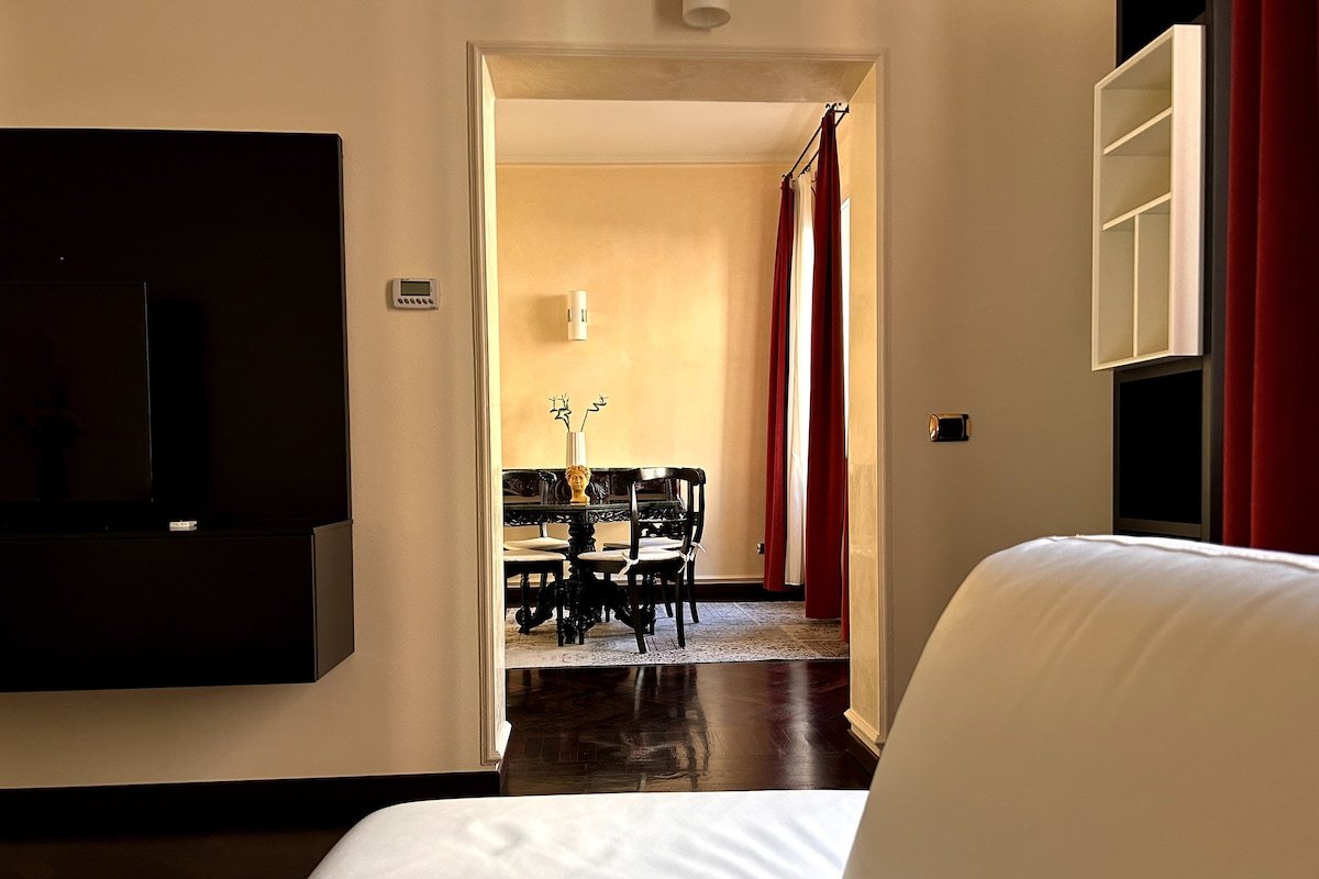 Piazza Maggiore Luxury Apartment gallery image 3