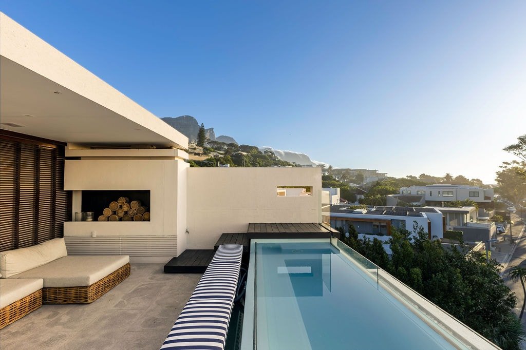 Camps Bay Beach Villa gallery image 4