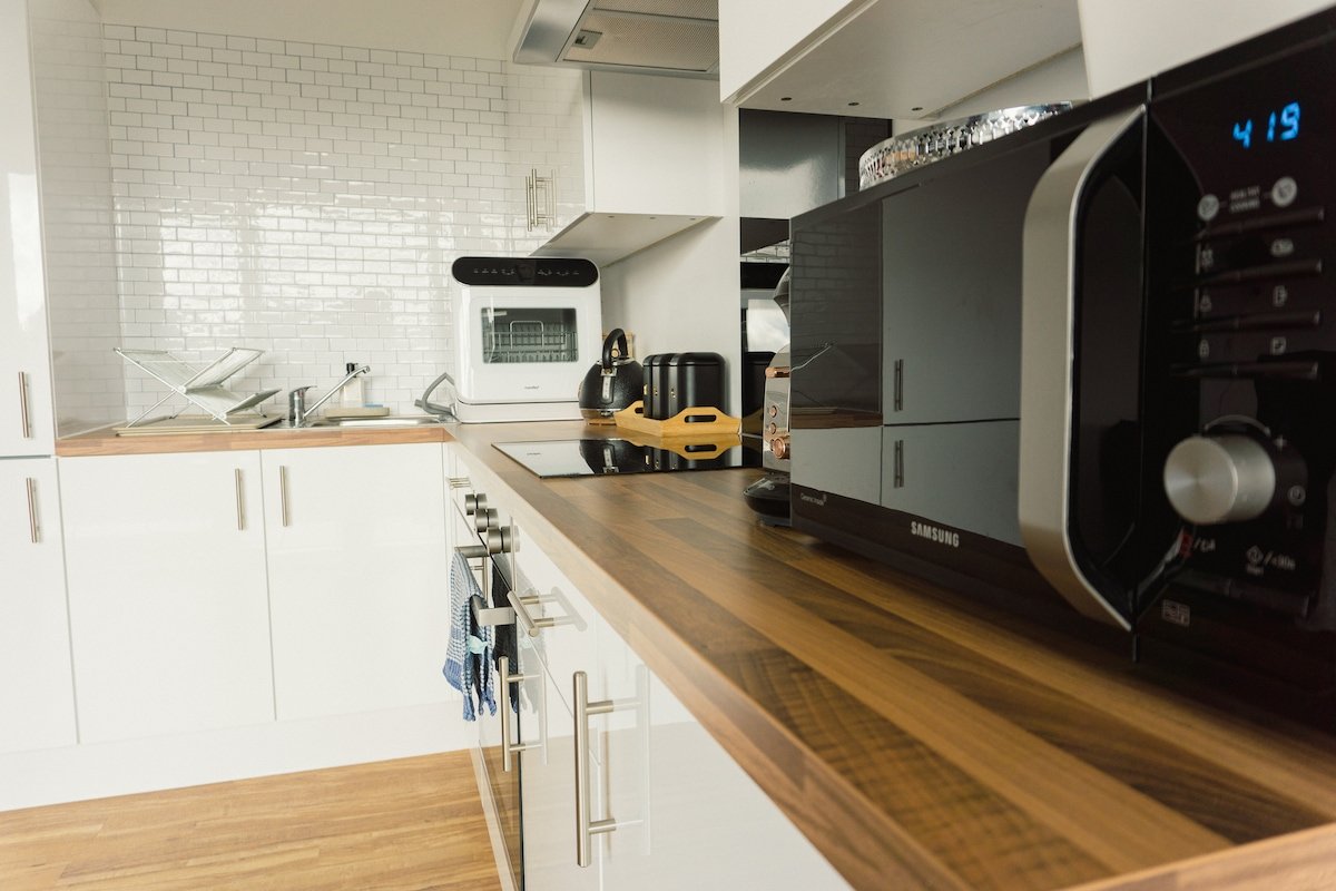 Manchester’s Luxurious 2 Bed Haven – Canal Views gallery image 5