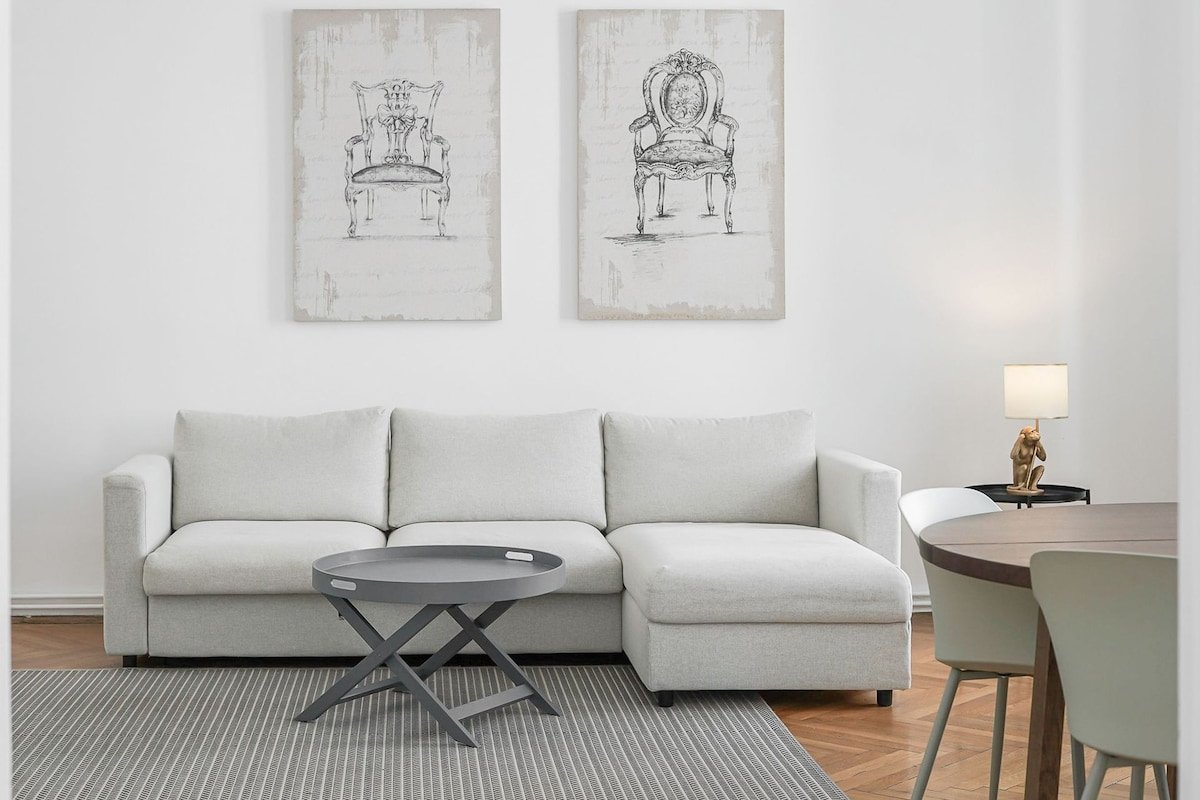 Superior Apartment near Stadtpark – Apt 23 gallery image 3