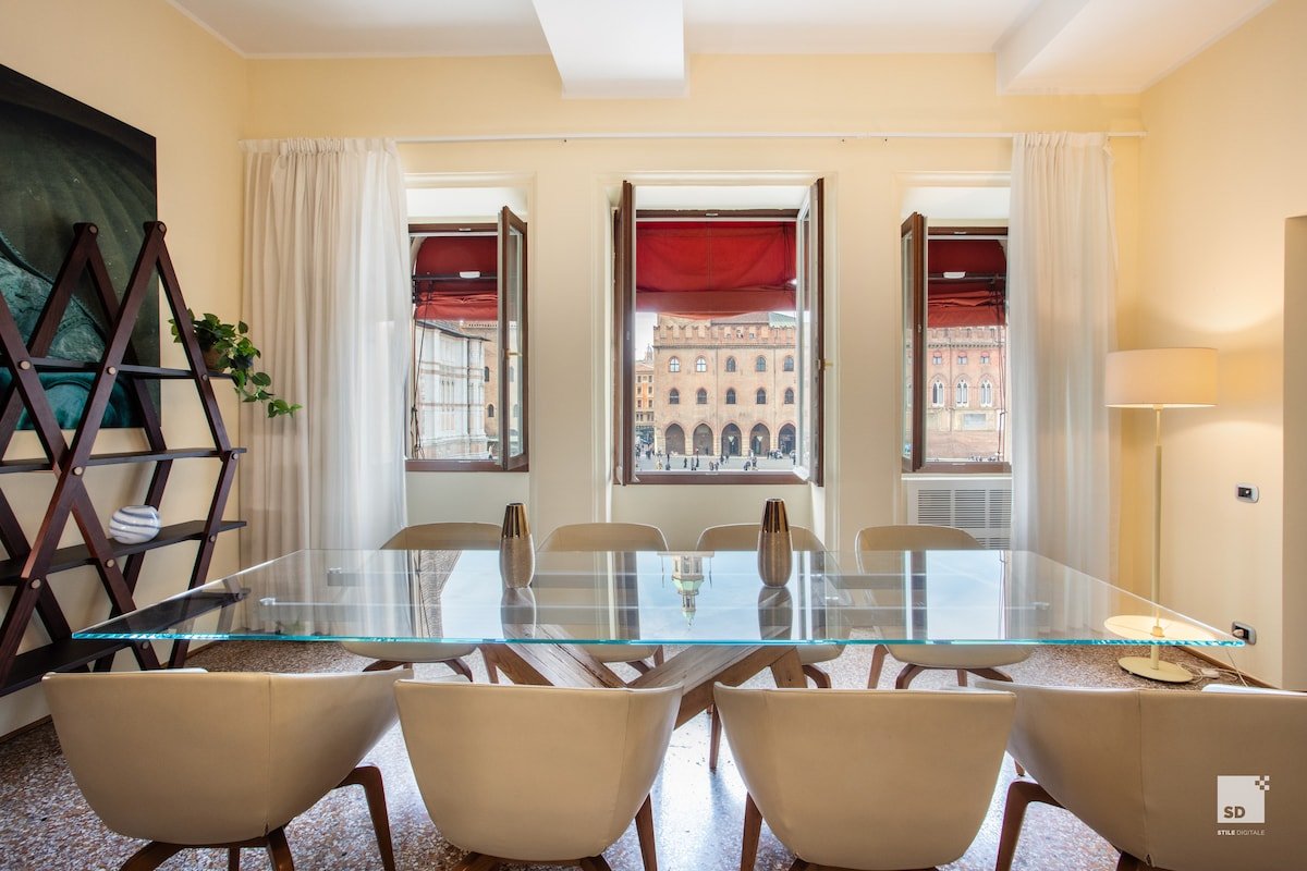 Urbanicooh Garisenda – Piazza Maggiore View gallery image 5