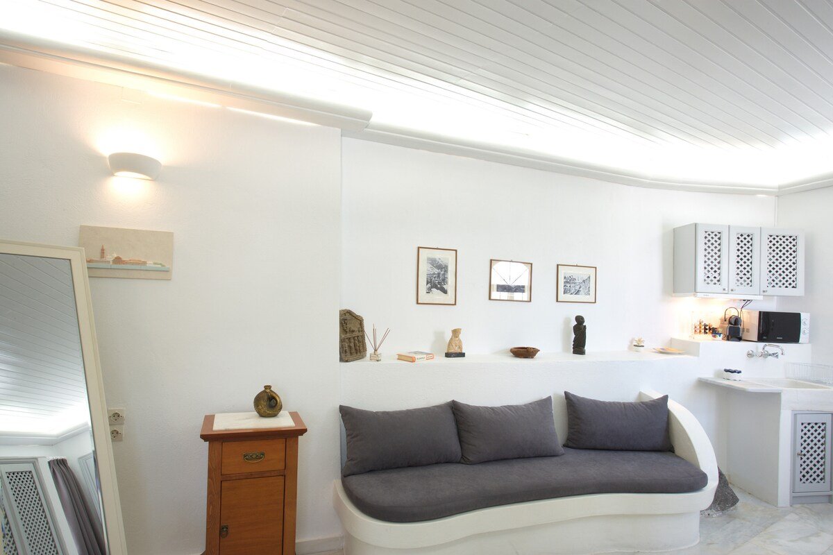 PRIVATE VILLA OVERLOOKING VOLCANO gallery image 5