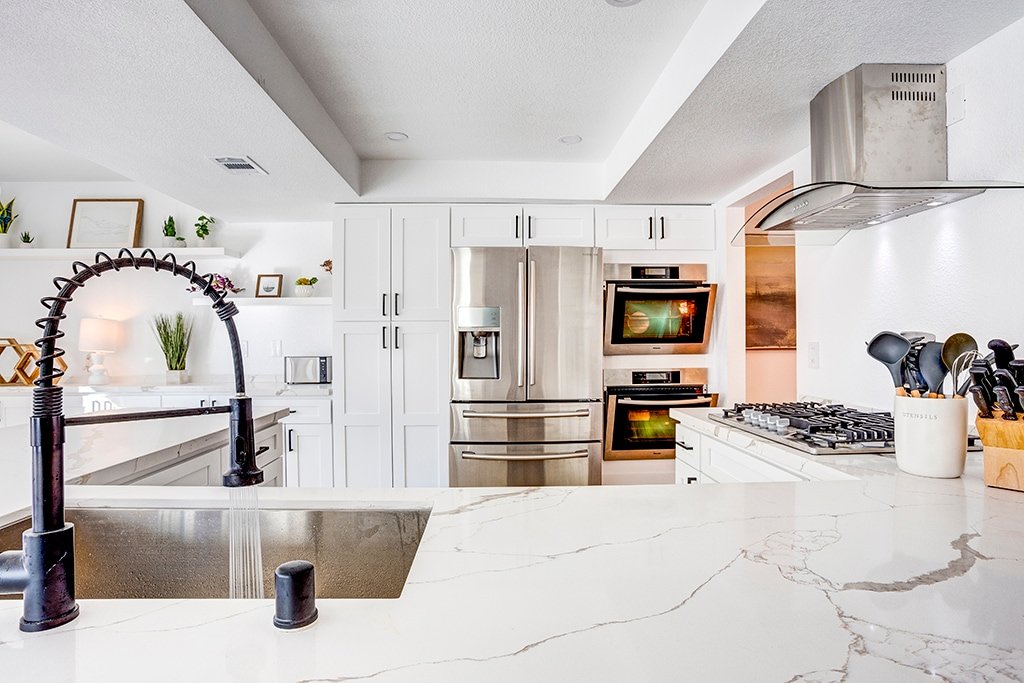 NEW FRESH 5bd/3BA Sparkling pool Vegas strip 7mins gallery image 5