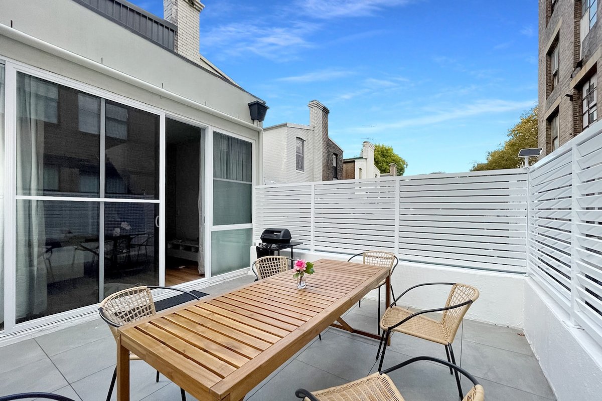 Sydney CBD Renovated Large Terrace King, Queen 5BR gallery image 4