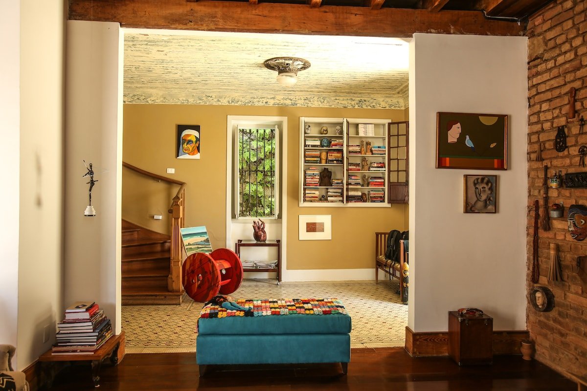 Maison Modernists Colonial House gallery image 4