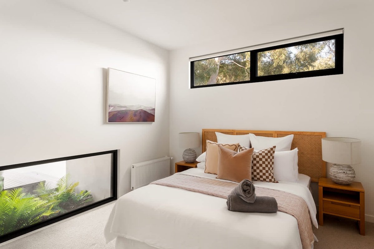 Banksia | Luxury Home with Views gallery image 3