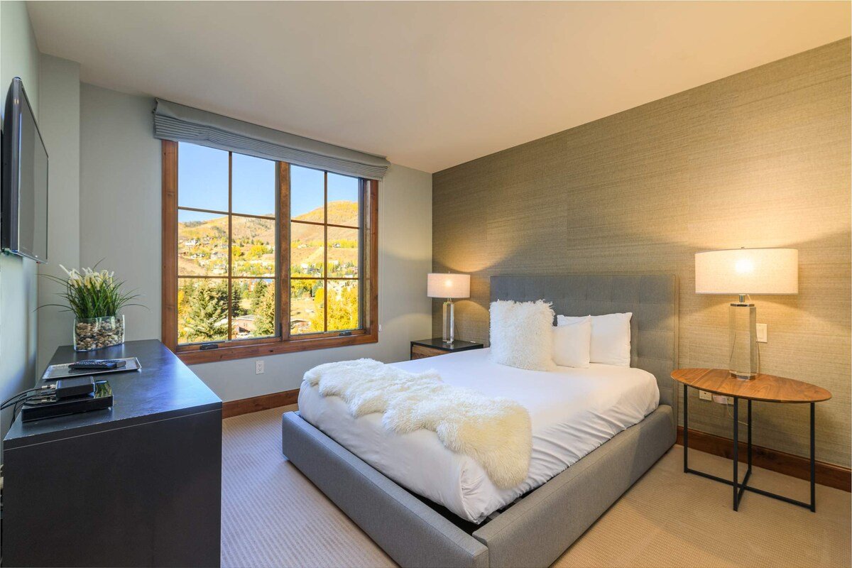 Cascade At The Ritz-Carlton gallery image 2