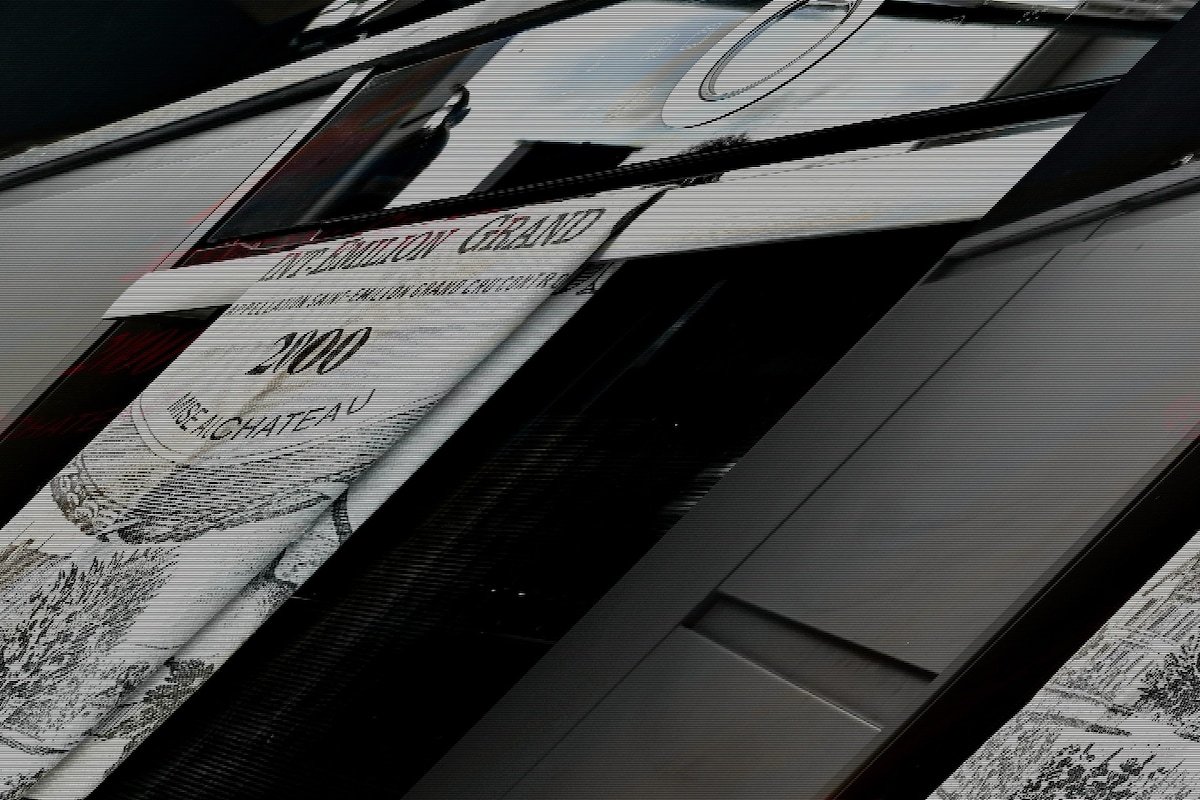 Heart Of London 3BR Penthouse: Skyline Of LND City gallery image 5