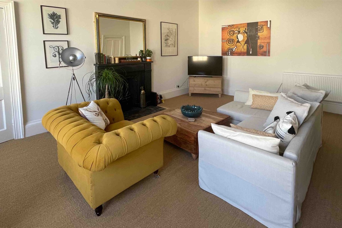 New Town Large 2 Bedrooms Apartment