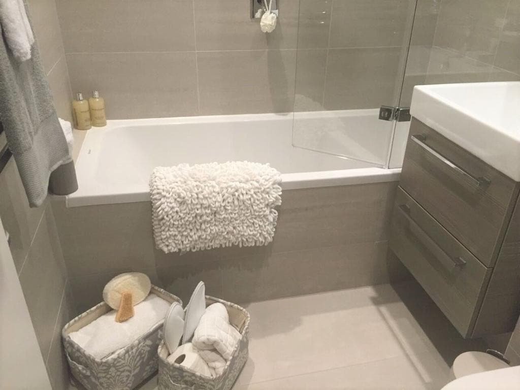 Stylist 2 bedroom Penthouse in South Kensington. gallery image 4