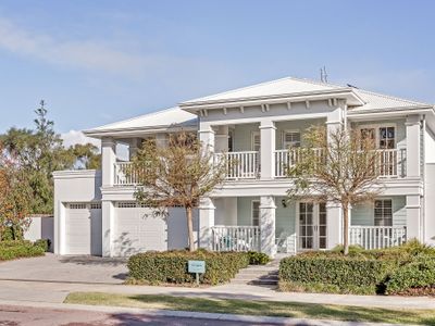 Hamptons By The Green—Grand Golfside Retreat