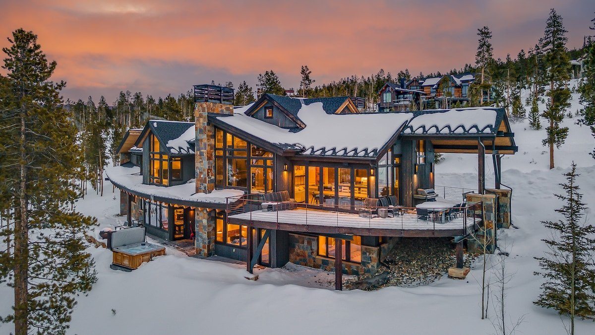 Hot Tub + Ski Shuttle – Vickery’s Vantage