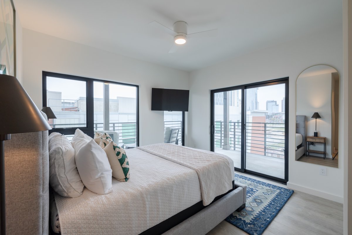 Hyve Vibe in Downtown|Holiday Fireworks