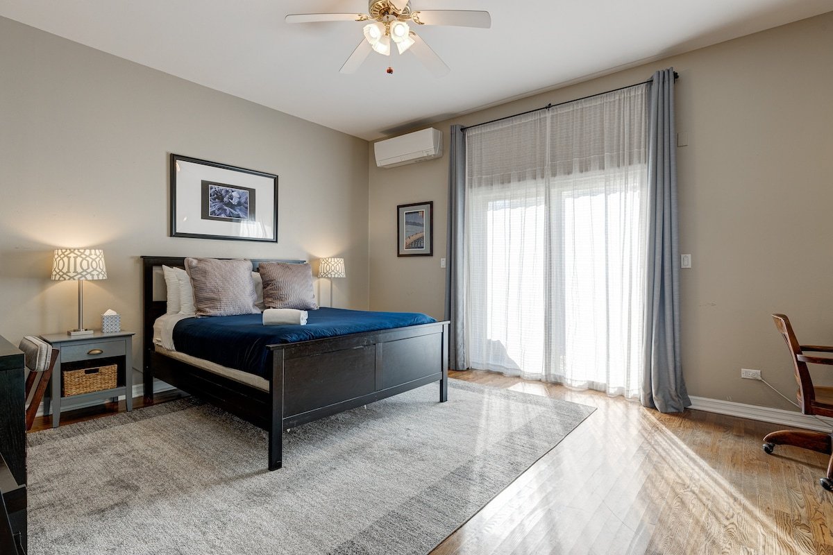 Spacious & Elegant Old Town Duplex gallery image 3